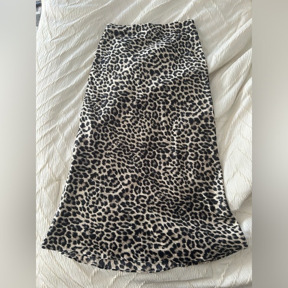 Midi Satin leopard skirt - Picture 1 of 2